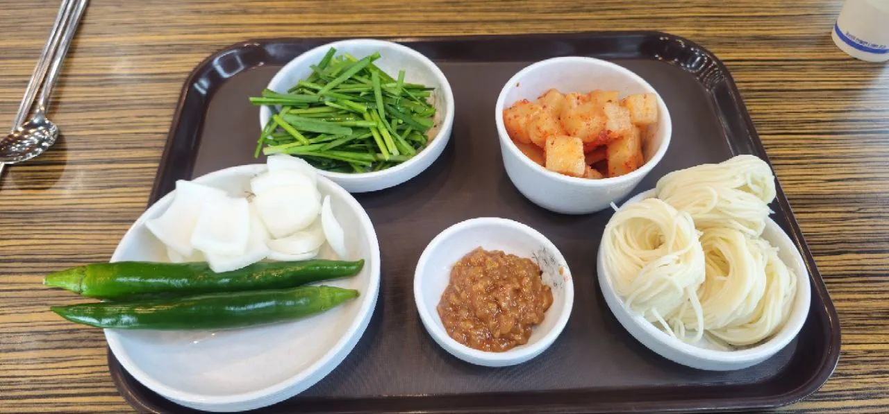 100번순대 돼지국밥 기본 반찬
