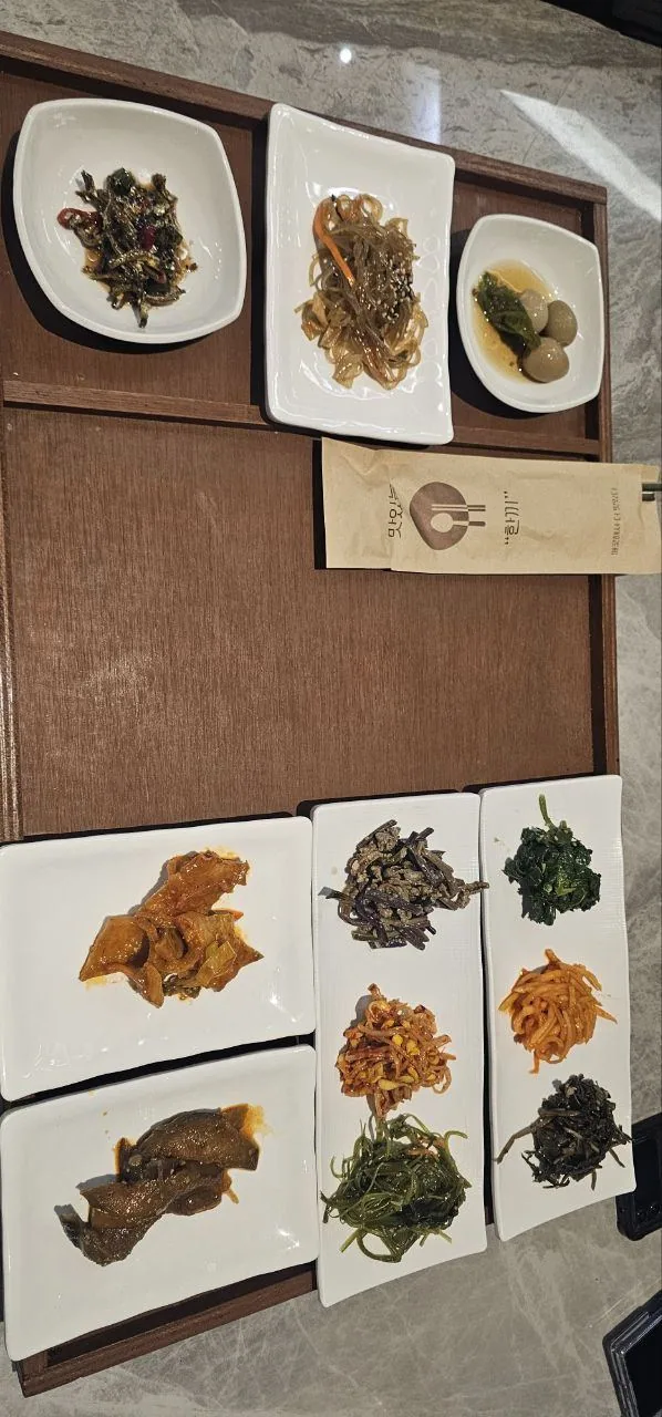 들에핀 고등어 기본 반찬 구성