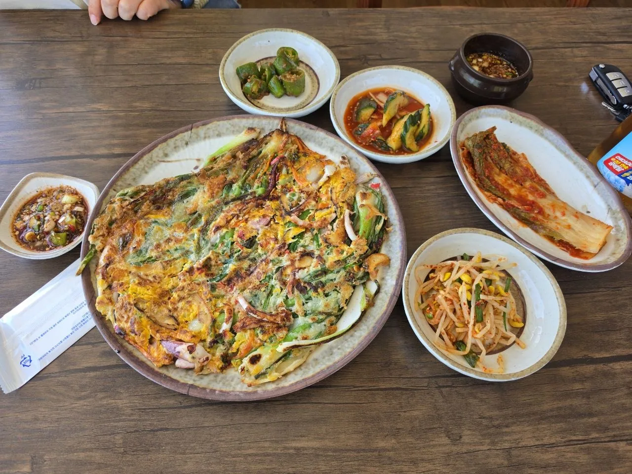 잔치국수와 전이 함께 차려진 팔공산 맛집 한상차림