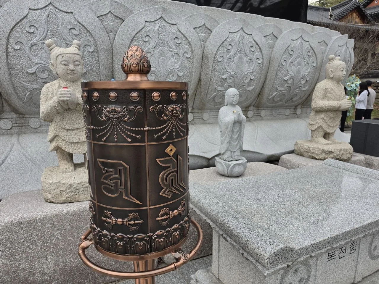 동화사 복전함과 동자상