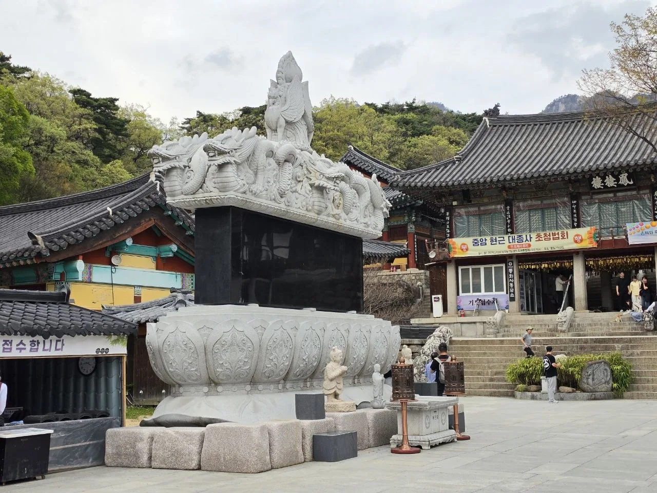 동화사 관음상 광장