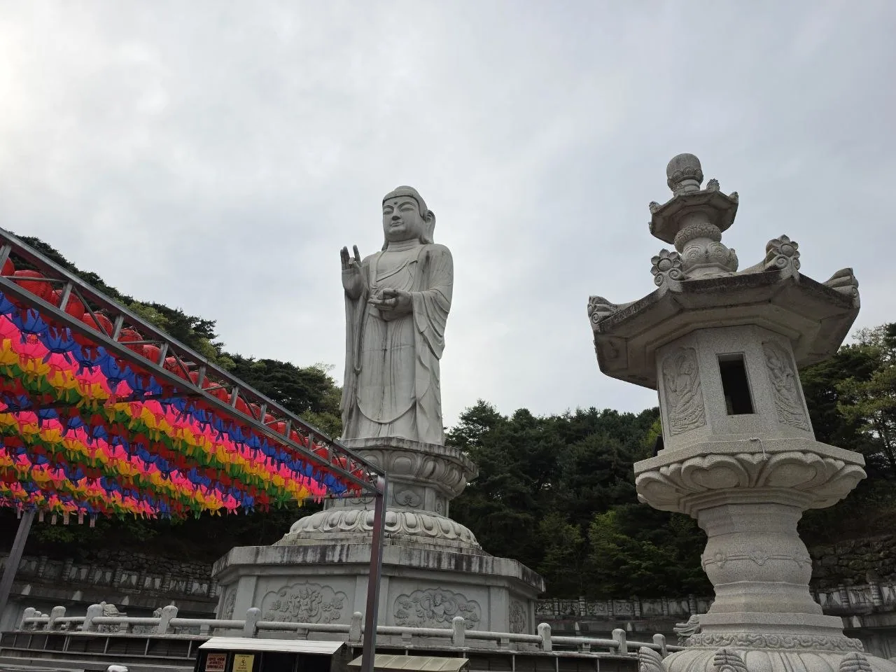 팔공산 약사여래 통일대불 약간 근접한 전경