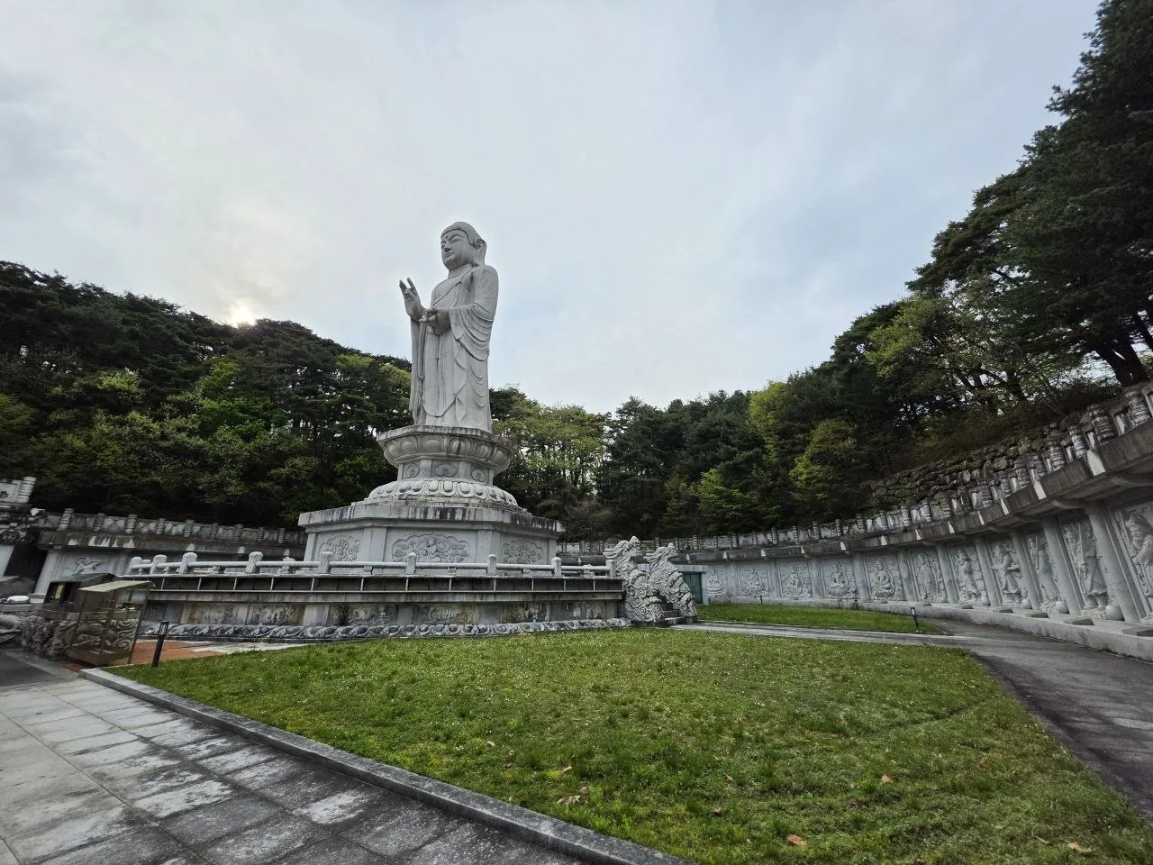 팔공산 약사여래 통일대불 주변 공간과 참배 동선