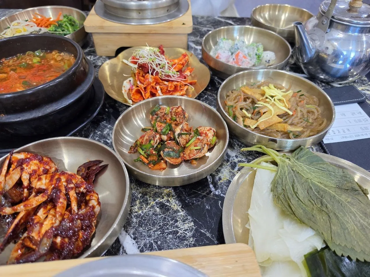 팔공산 엄마밥상 솥밥을 가까이 담은 사진