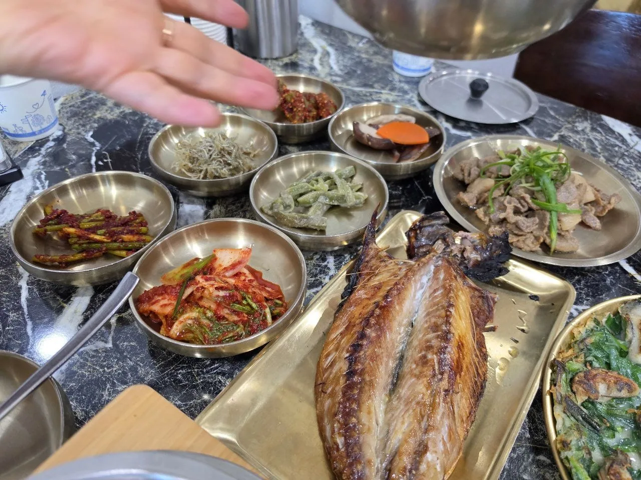 팔공산 엄마밥상 식사 장면 사진